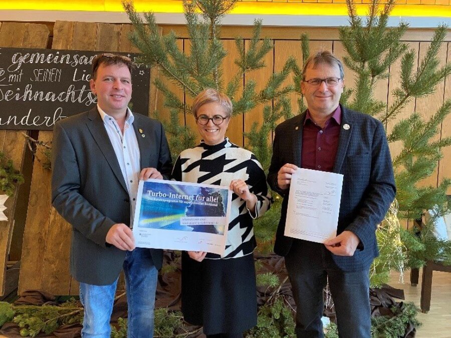 v.l.n.r.: Bürgermeister Jürgen Heusinger (Sulzfeld i. Gr.), Bürgermeisterin Angelika Götz (Sulzdorf a. d. L.), Bürgermeister Thomas Helbling (Bad Königshofen i. Gr.)